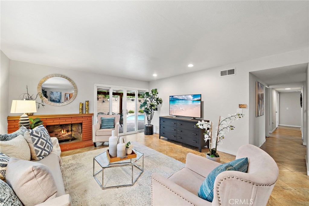 MLS #OC25256381 image #7