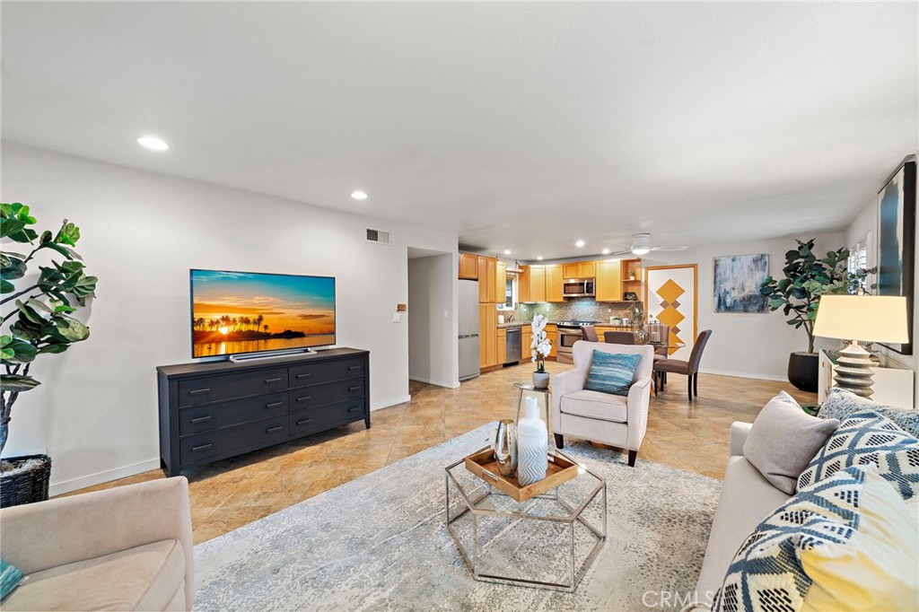 MLS #OC25256381 image #8