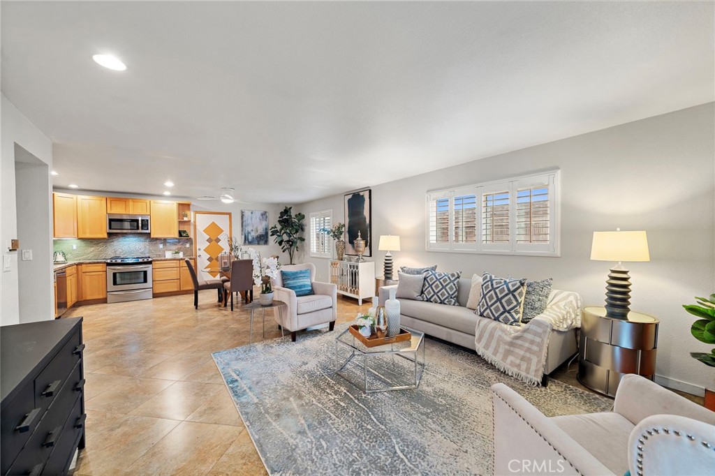 MLS #OC25256381 image #9