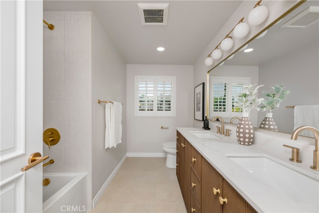 MLS #OC25256397 image #17