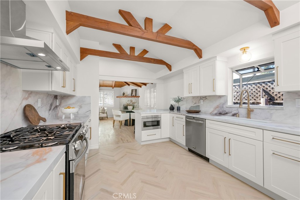 MLS #OC25256397 image #9