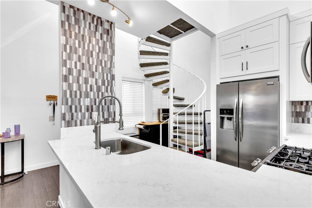 MLS #OC25256409 image #2