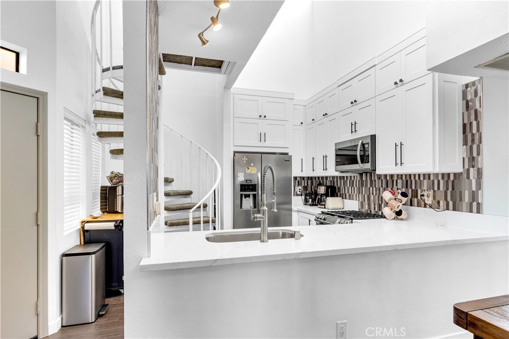 MLS #OC25256409 image #3