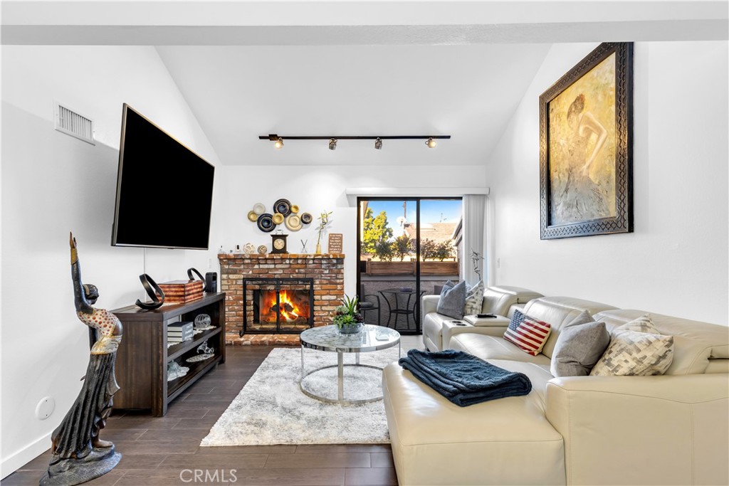 MLS #OC25256409 image #6