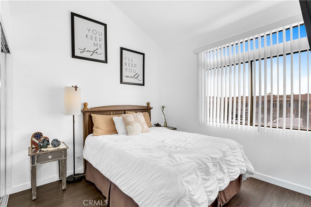 MLS #OC25256409 image #8