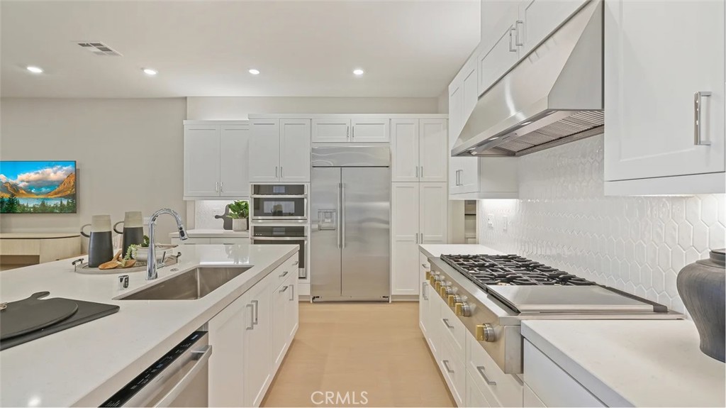 MLS #OC25256419 image #1