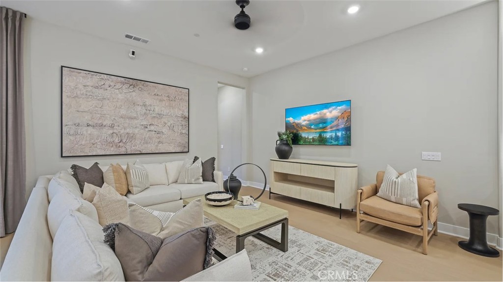 MLS #OC25256419 image #4