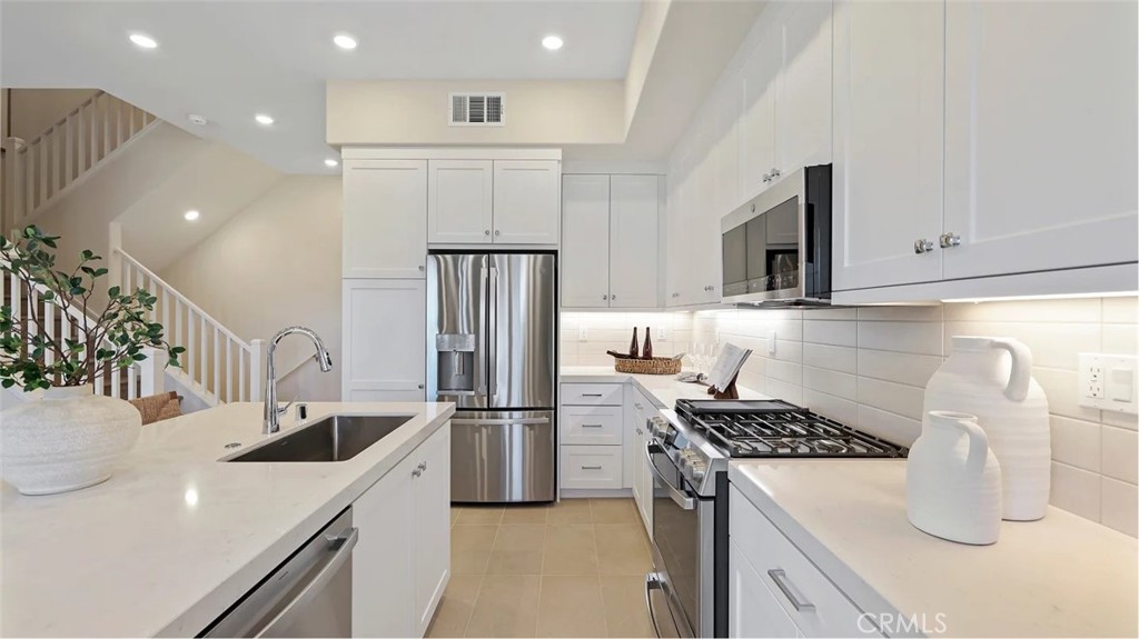 MLS #OC25256441 image #2