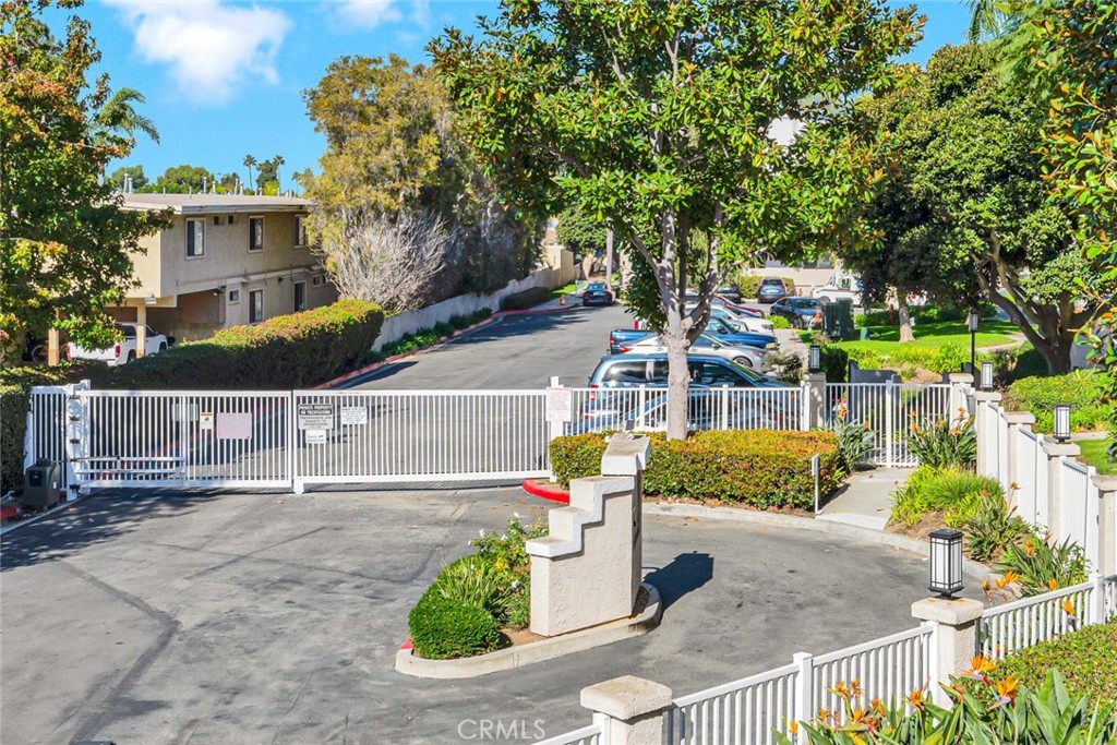 MLS #OC25256449 image #24