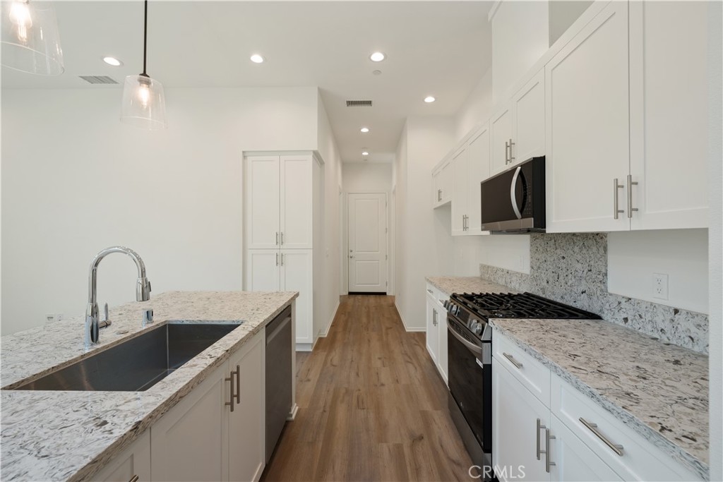 MLS #OC25256455 image #11