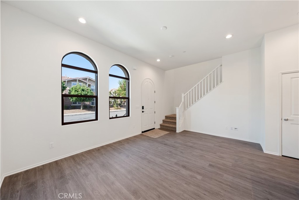 MLS #OC25256475 image #5