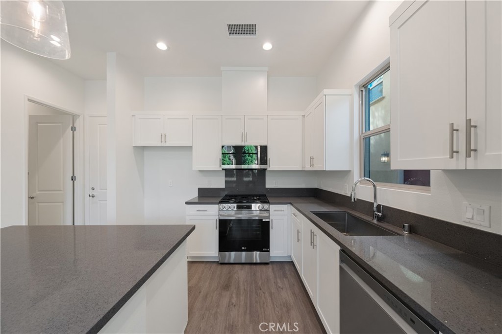 MLS #OC25256475 image #8