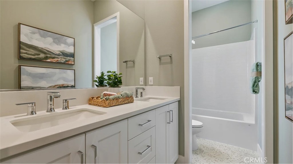 MLS #OC25256478 image #17