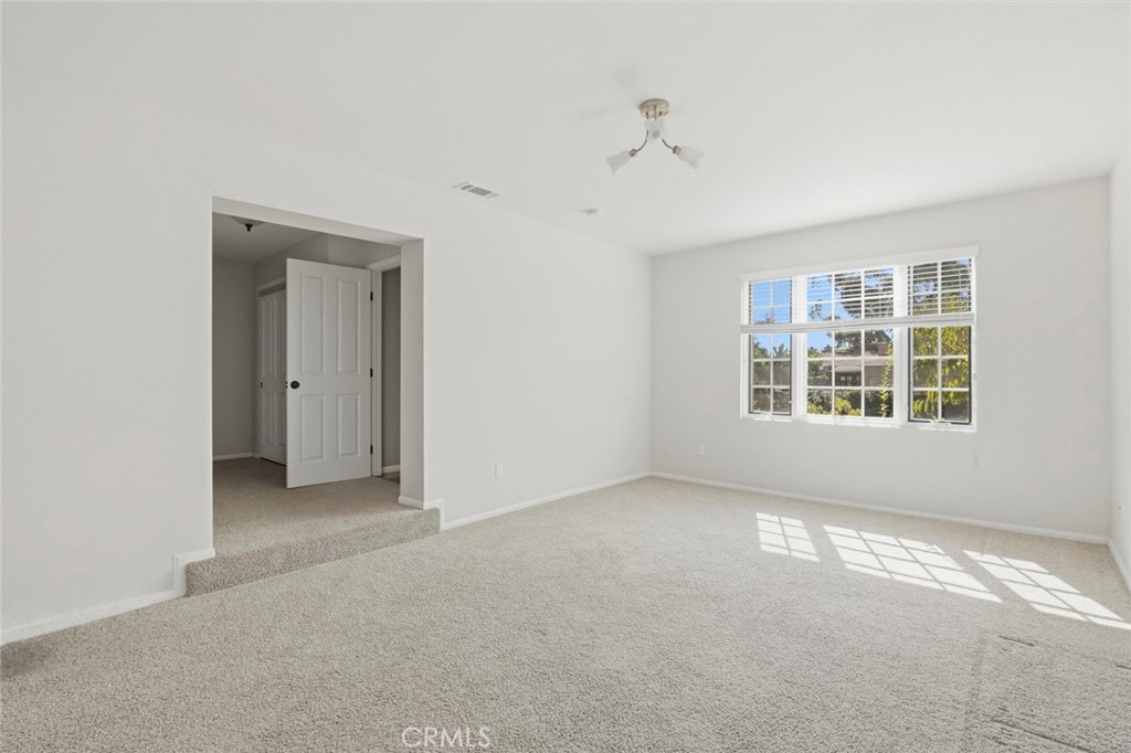 MLS #OC25256559 image #9