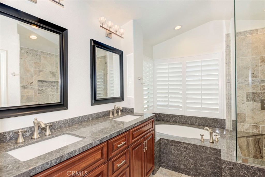 MLS #OC25256609 image #22