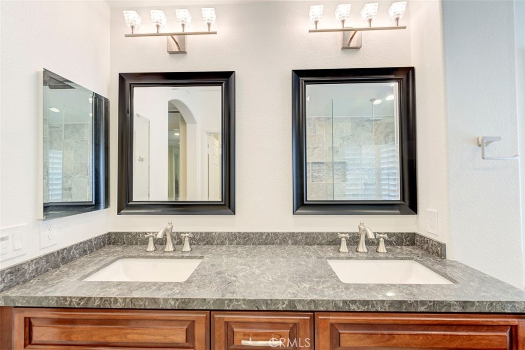 MLS #OC25256609 image #23