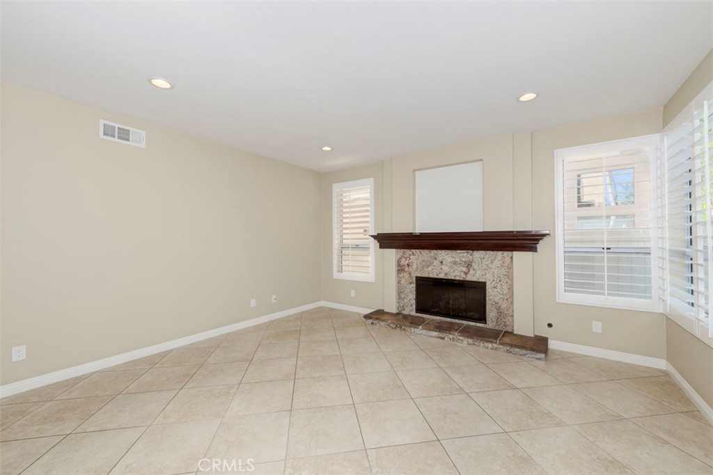 MLS #OC25256609 image #9