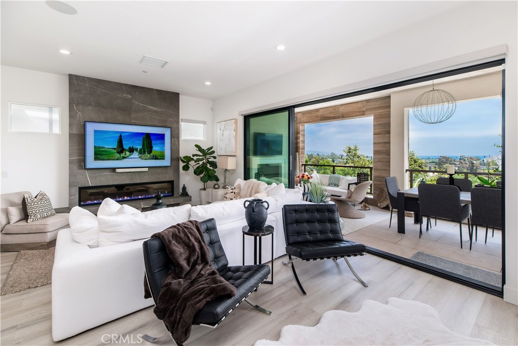 MLS #OC25256638 image #0