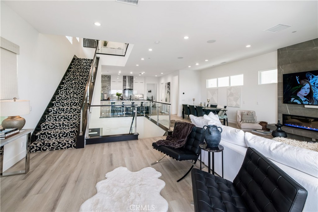 MLS #OC25256638 image #18