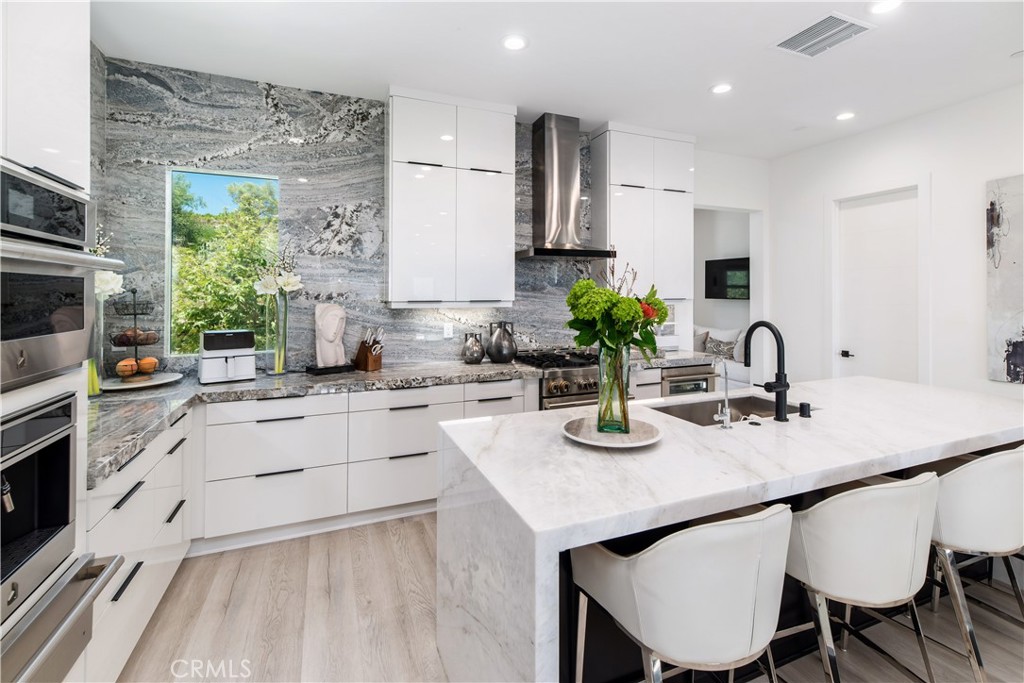 MLS #OC25256638 image #24