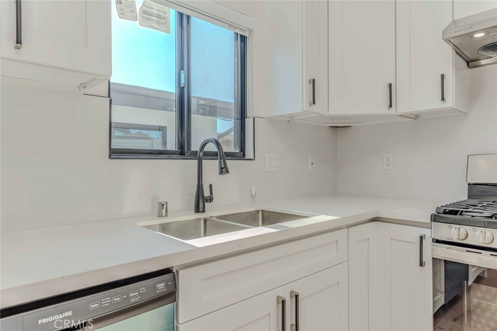 MLS #OC25256684 image #9