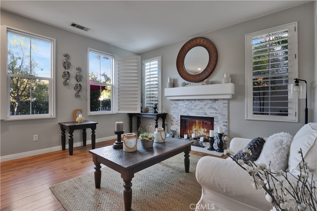 MLS #OC25256701 image #4