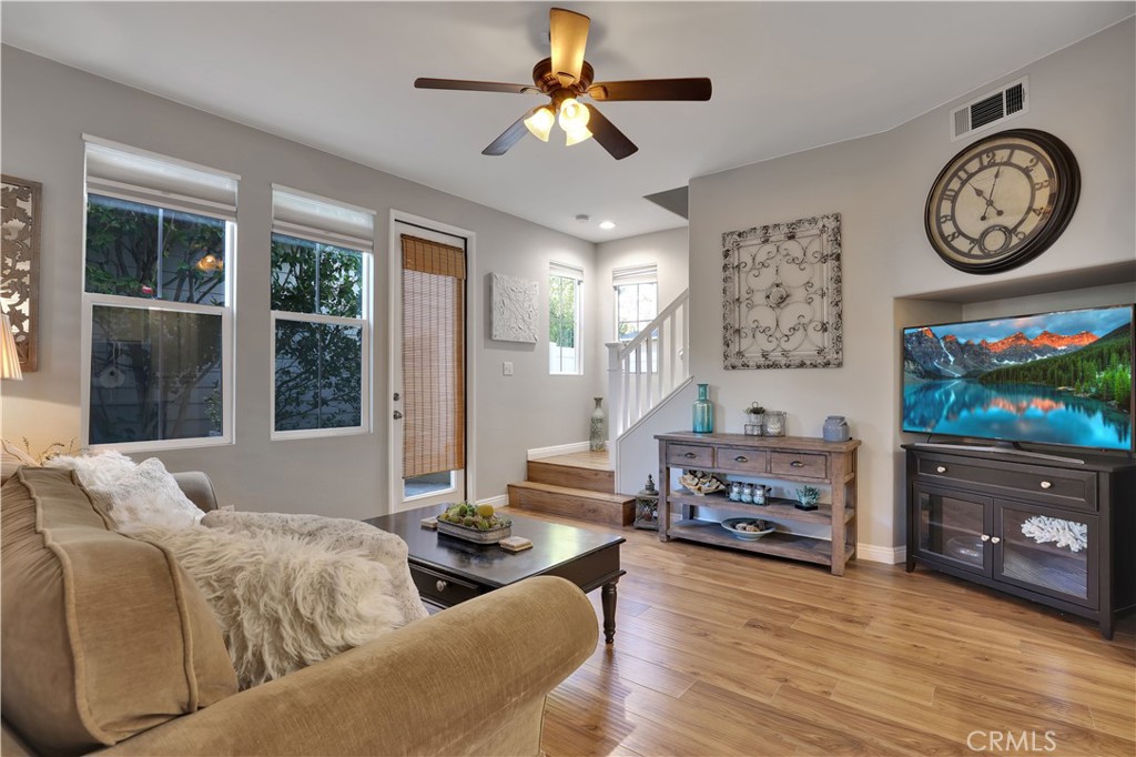 MLS #OC25256701 image #9