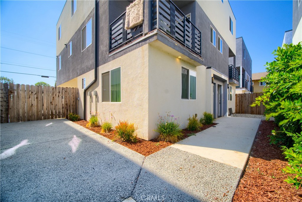 MLS #OC25256714 image #1