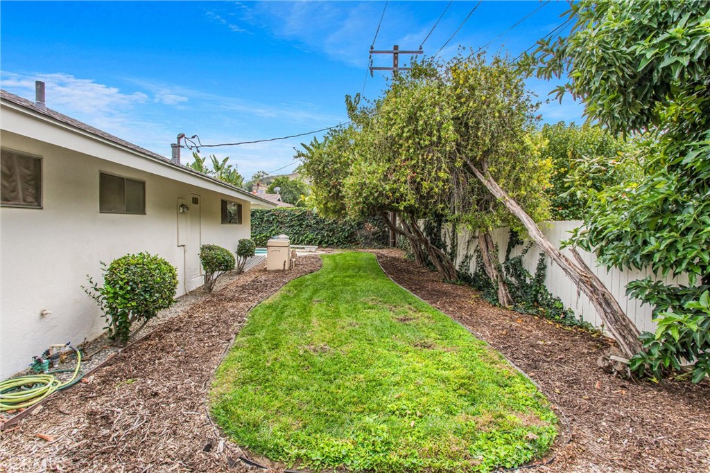 MLS #OC25256774 image #23