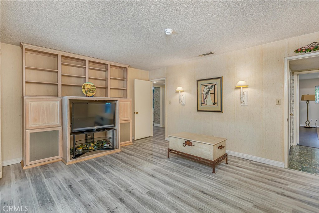 MLS #OC25256774 image #9