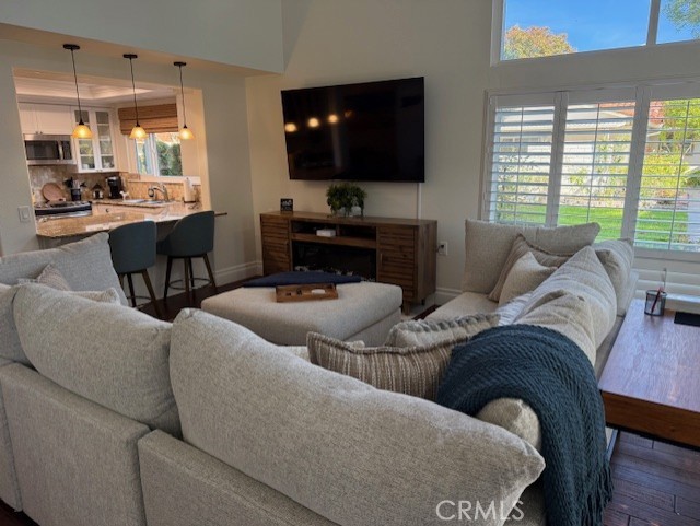 MLS #OC25256803 image #2