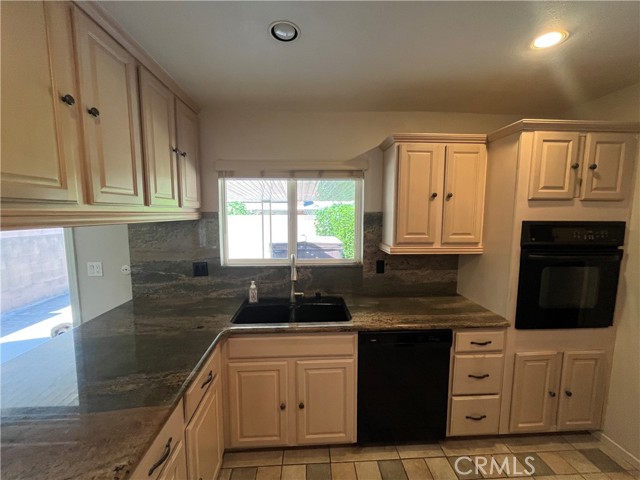 MLS #OC25256867 image #8