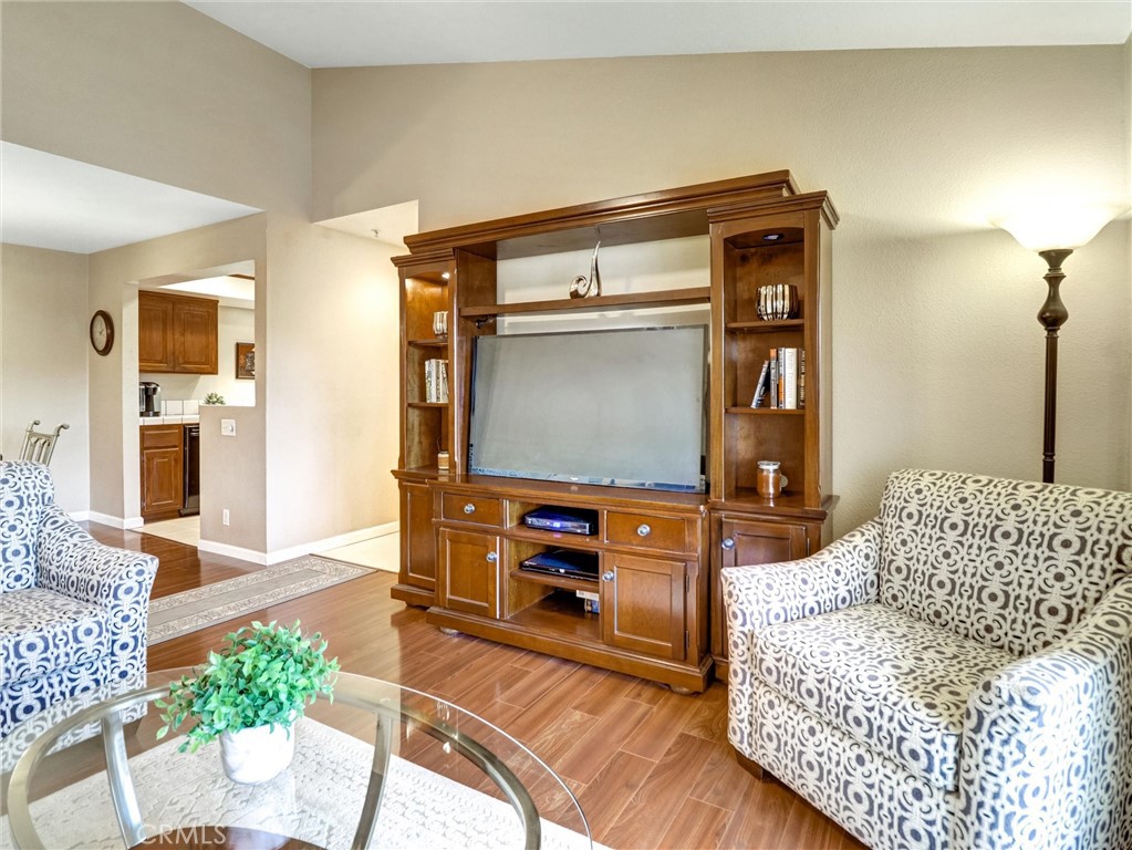 MLS #OC25256871 image #3