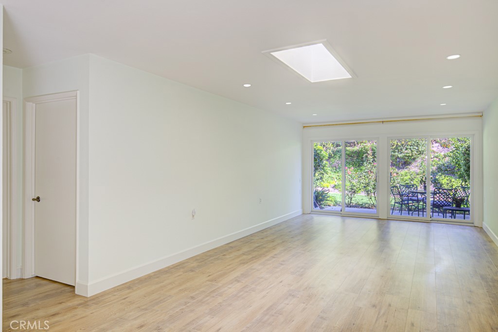 MLS #OC25256875 image #4