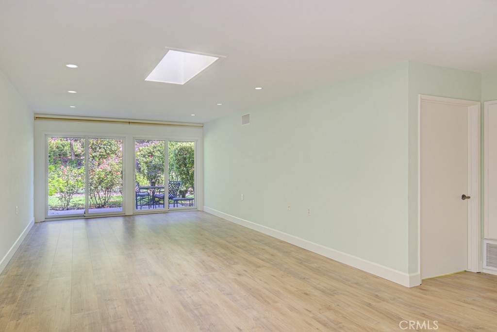 MLS #OC25256875 image #5