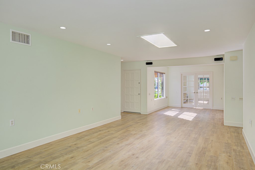 MLS #OC25256875 image #6