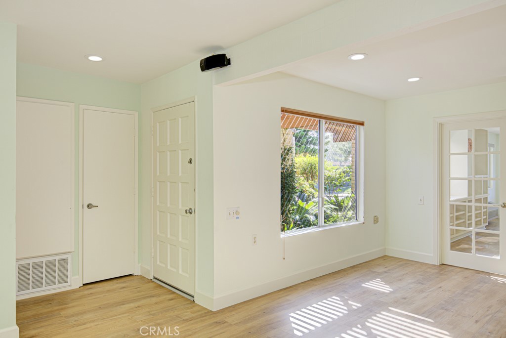 MLS #OC25256875 image #8