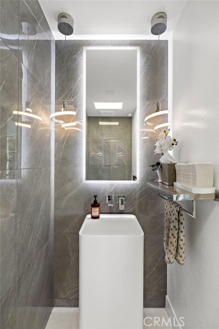 MLS #OC25256886 image #29