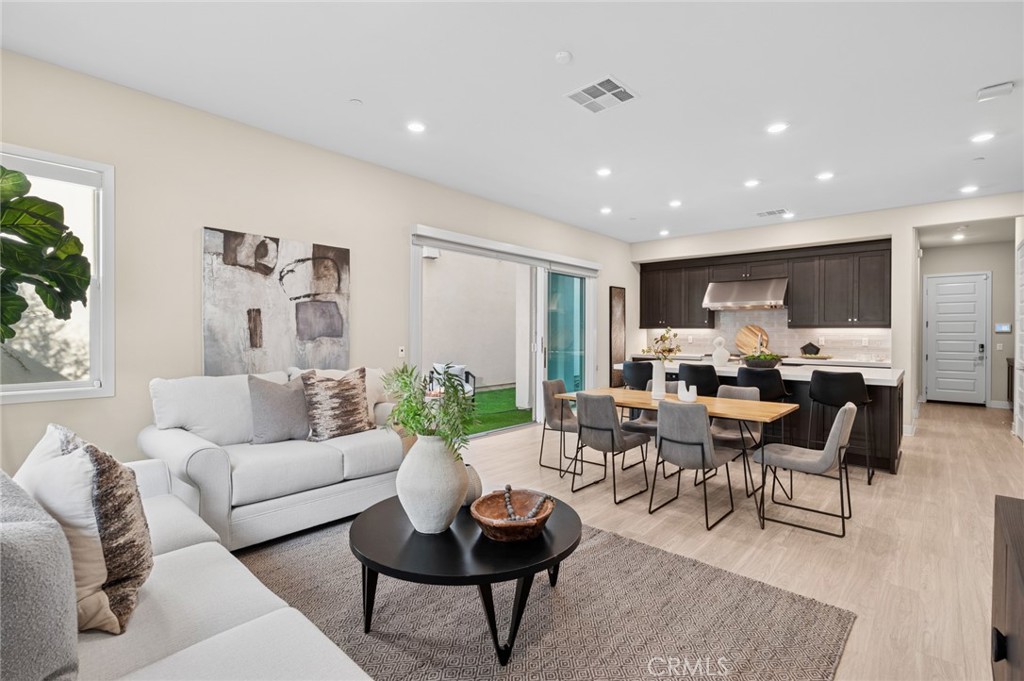 MLS #OC25256895 image #1