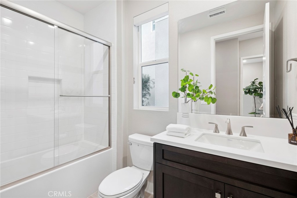 MLS #OC25256895 image #16