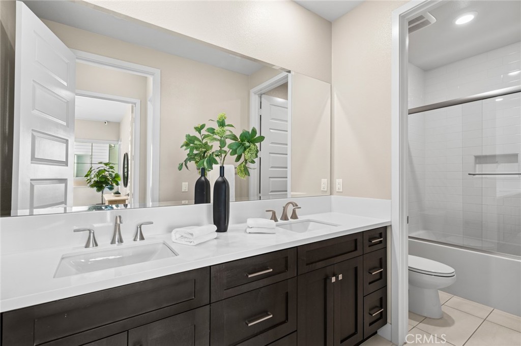 MLS #OC25256895 image #24