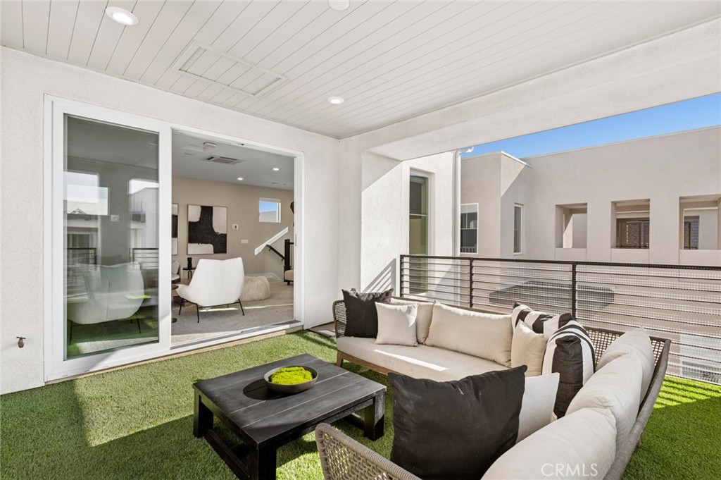 MLS #OC25256895 image #32