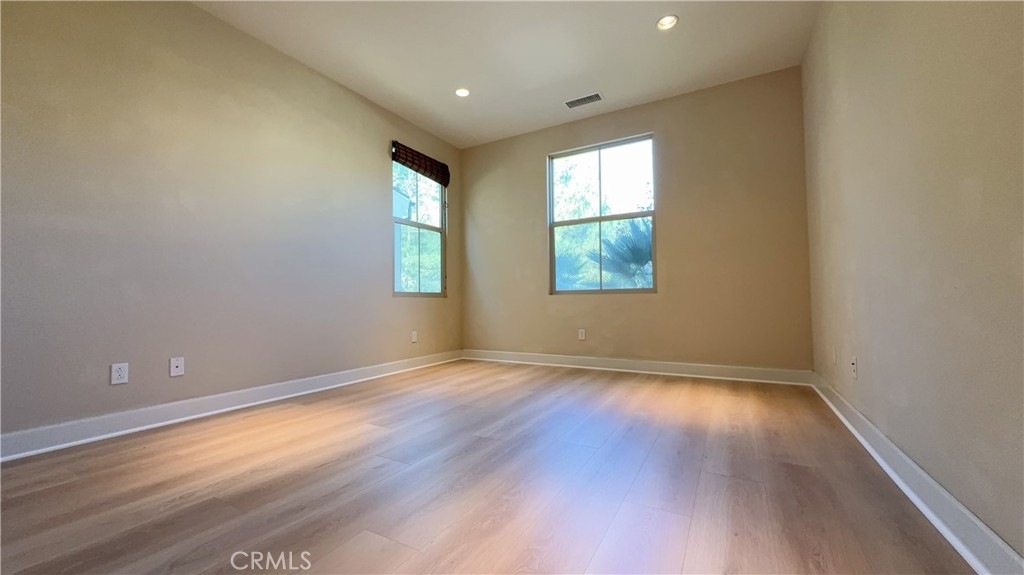 MLS #OC25256920 image #3