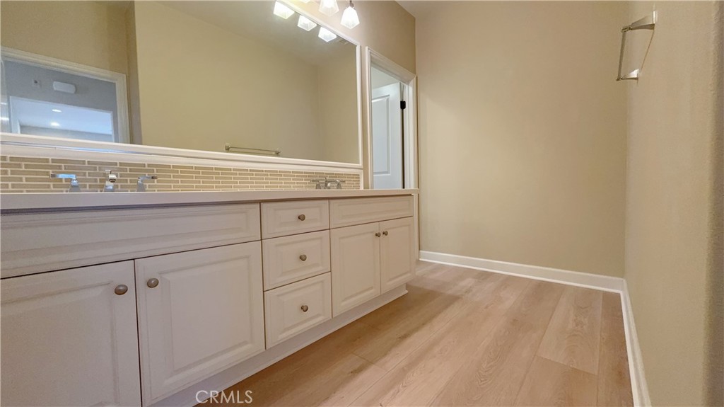 MLS #OC25256920 image #9