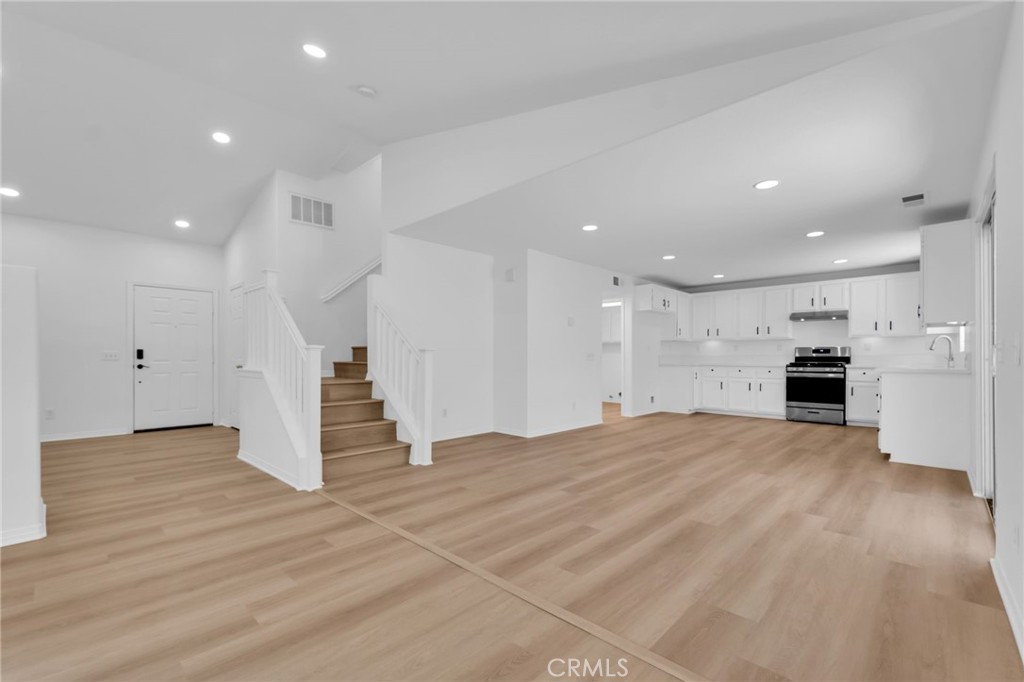 MLS #OC25256929 image #10