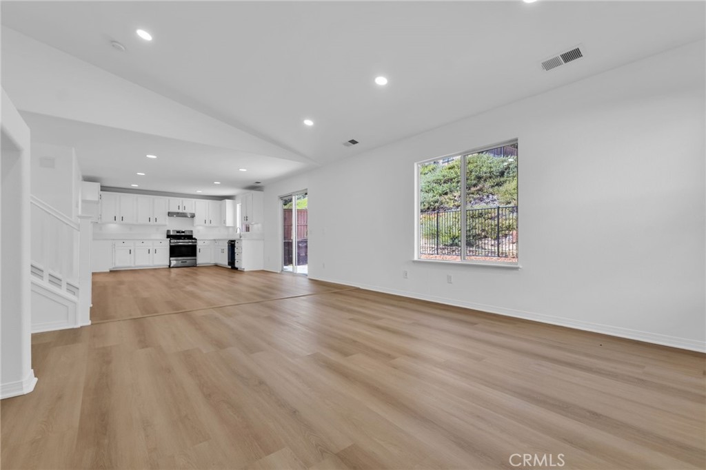 MLS #OC25256929 image #11