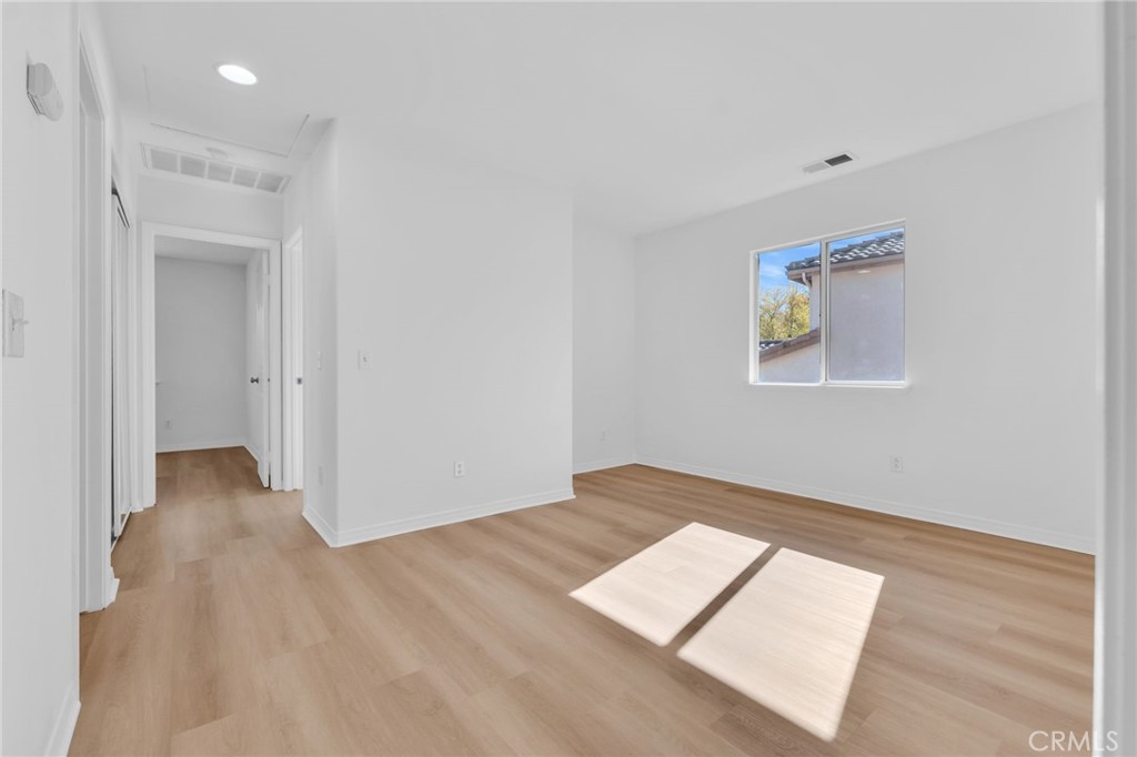 MLS #OC25256929 image #21