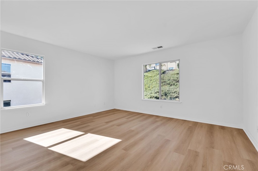 MLS #OC25256929 image #22