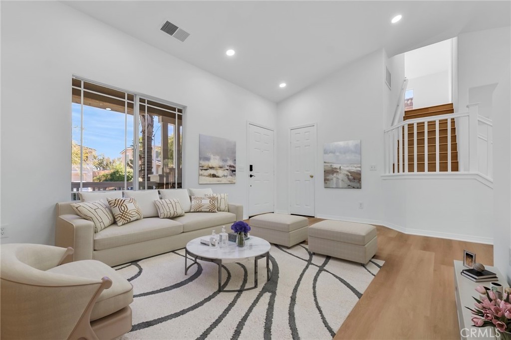 MLS #OC25256929 image #9