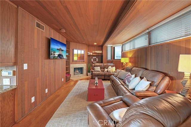 MLS #OC25256946 image #30